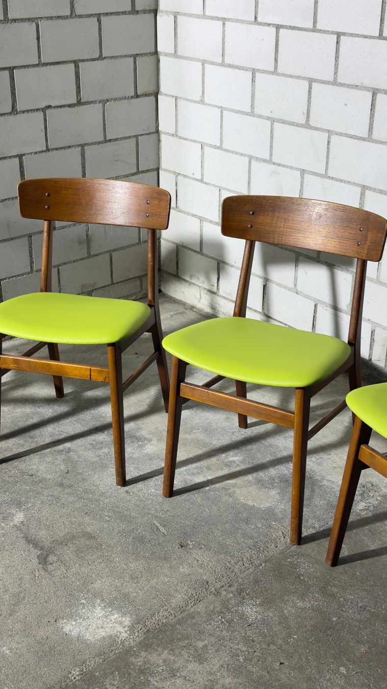 Sedie: Set aus vier Mid-Century-Modern-Esszimmerstühlen – Usato da Zürich venduto da Hedwig-steig 4