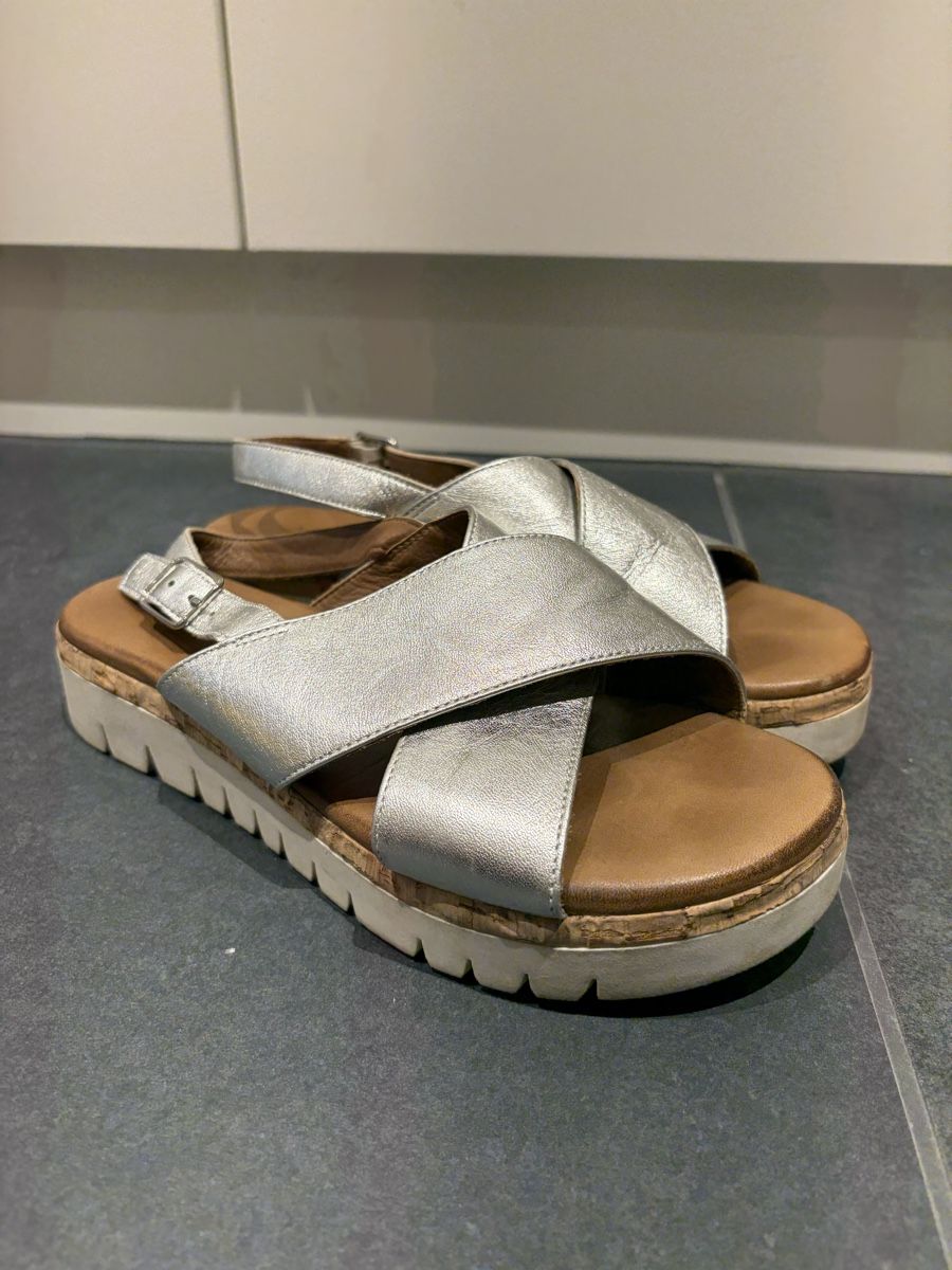 Scarpe da donna: Sandale silbrig Gr 36 – Usato da Bern venduto da Croquant