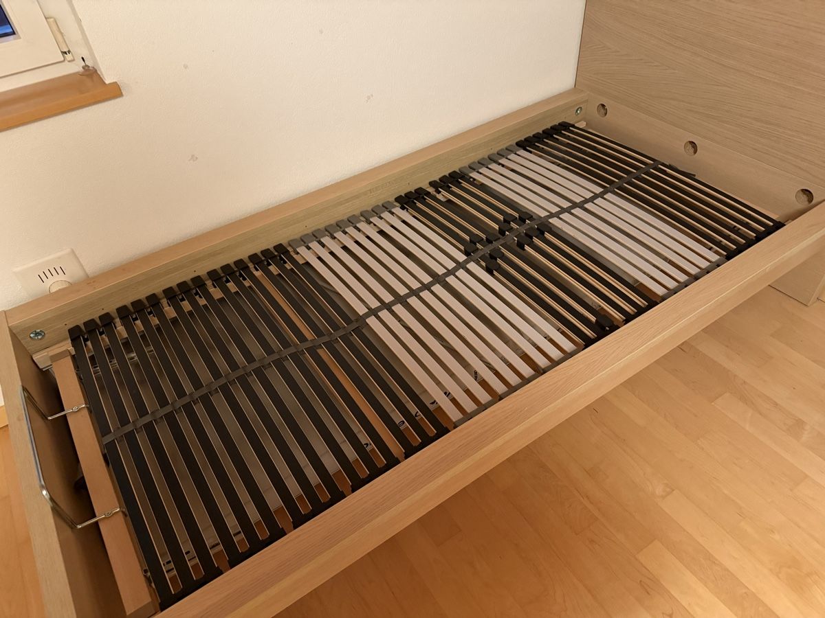 Ikea Letti: Bett Malm 90x200 komplett mit Nachttisch – Usato da Nunningen venduto da Lochi2 2