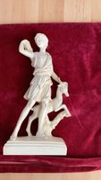 Statue Artemis mit Reh weiss gebrauchter Zustand