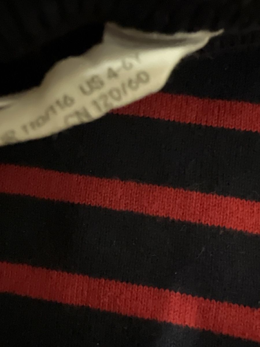 H&M Maglioni & Felpe: Pulli, Gr. 110/116 (4-6 J) Rot/schwarz gestreift – Usato da Oensingen venduto da katepe 1