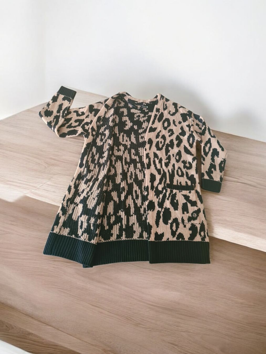 Gilets & Westen: Jaquette Tricot Léopard (S) – Neu und originalverpackt aus Etoy von MyStyleMyMode 6