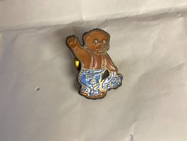 Pin's  ours en salopette
