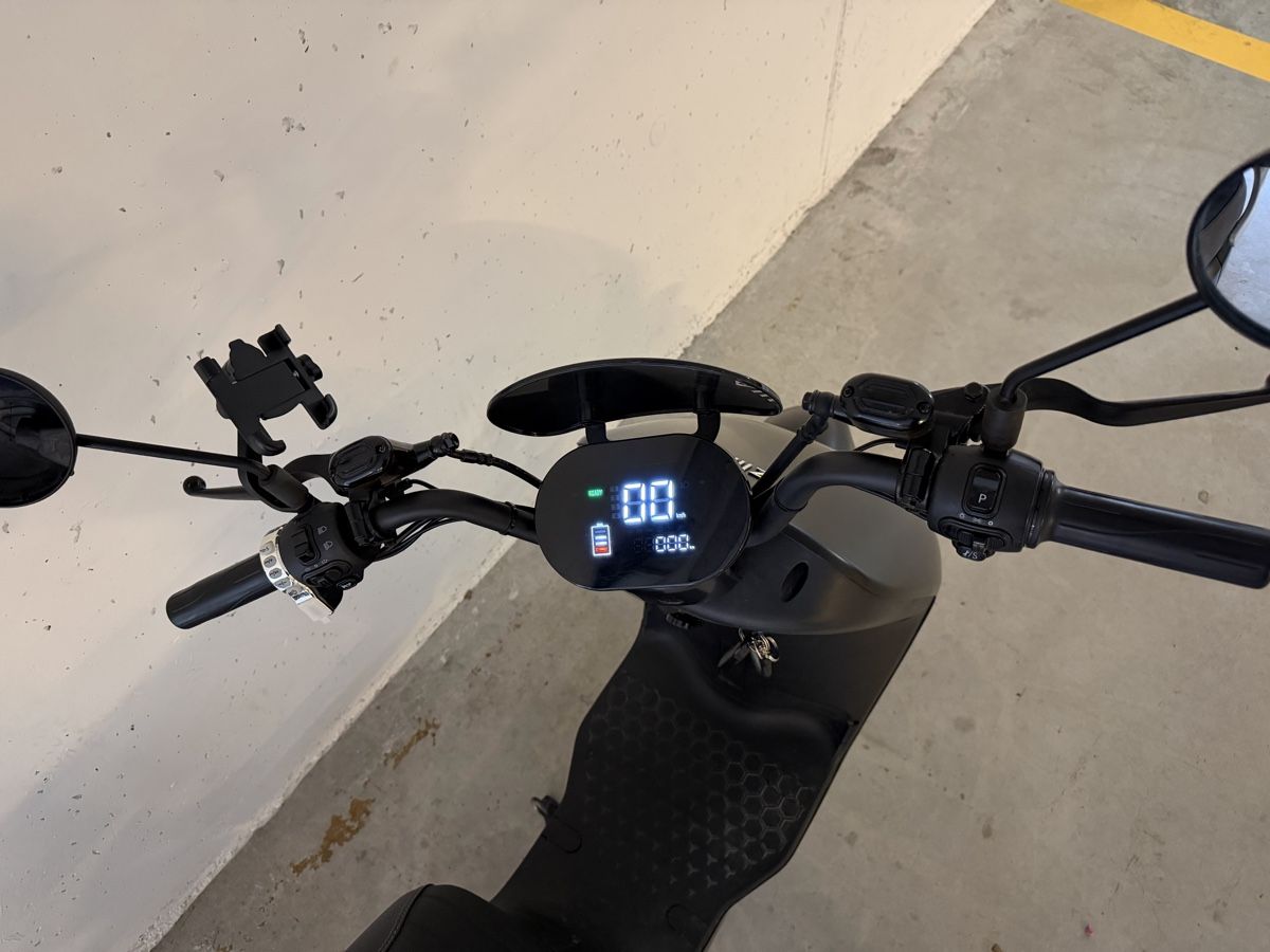 Scooters: E-Roller Zilla Loki mit Topcase – Gebraucht aus Wangen b. Dübendorf von donnaRe 9