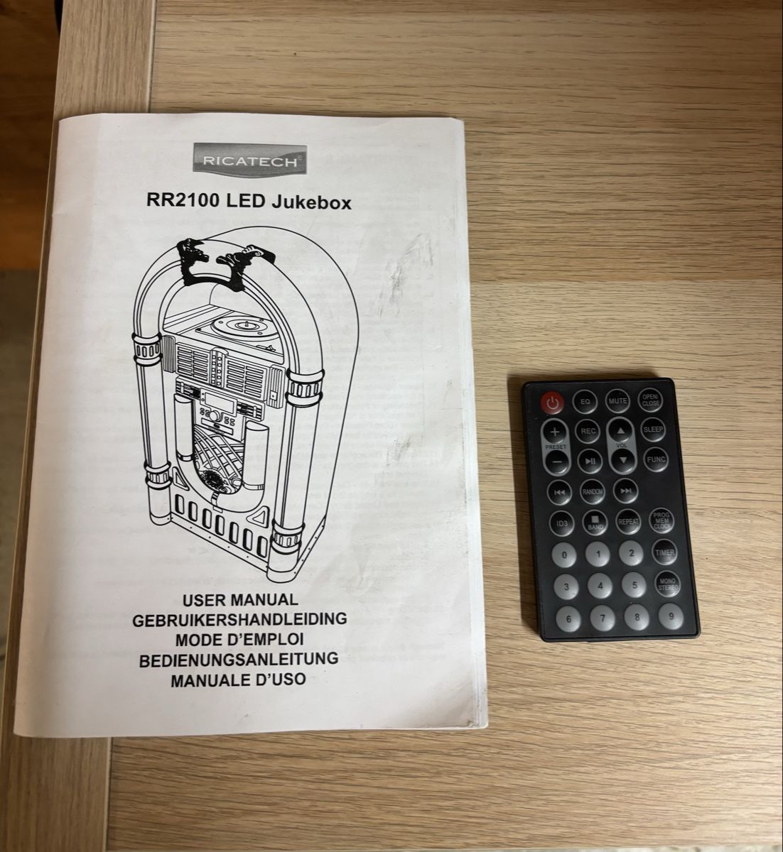Musiktruhen: Jukebox Ricatech RR2100 – Gebraucht aus Zug von Deks 9