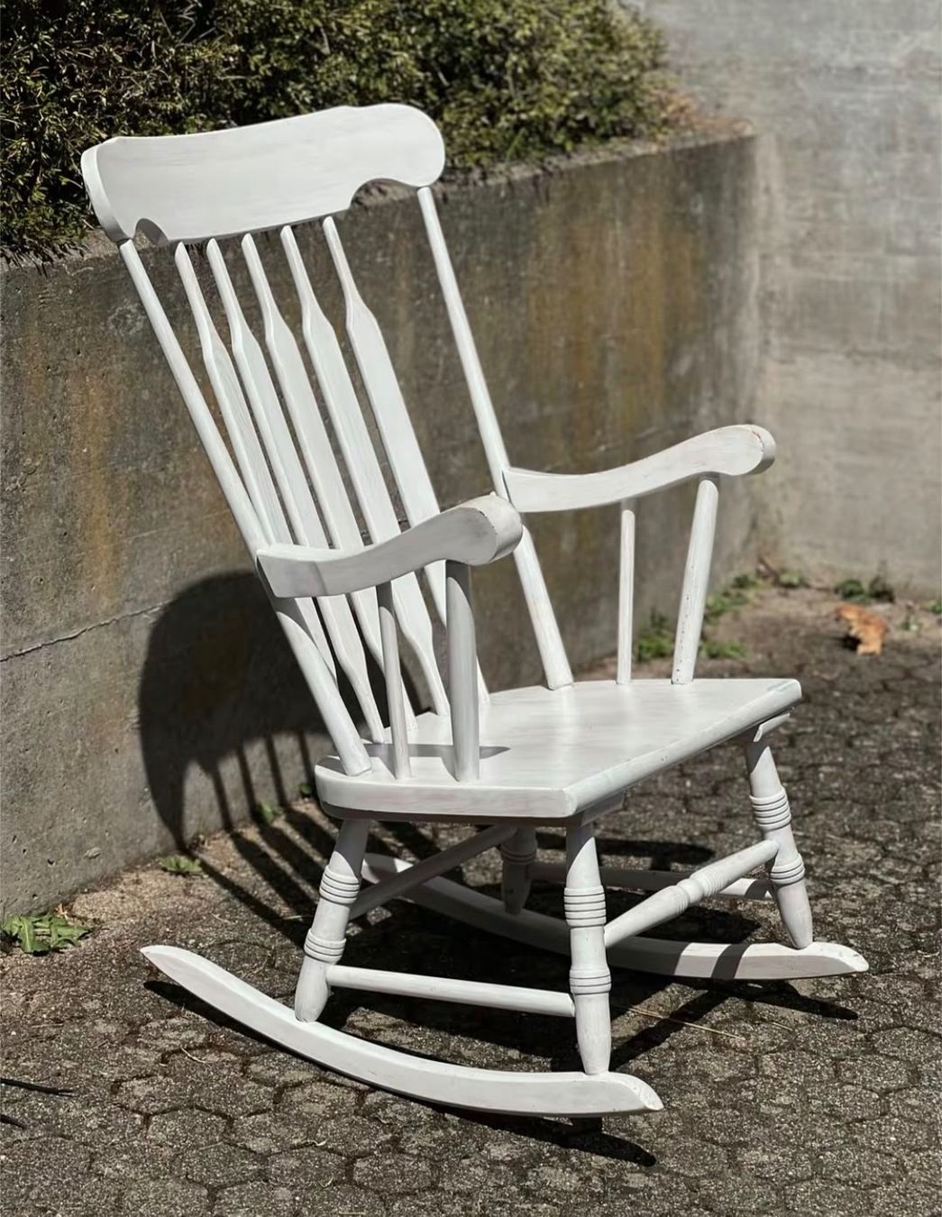 Stühle: Shaby Schauckelstuhl weiss – Gebraucht aus Therwil von ReLuWin7 1