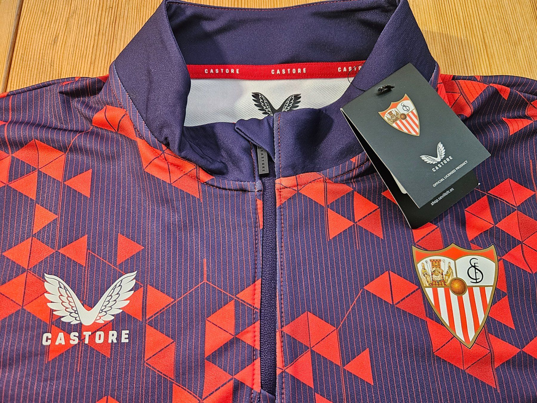 Canottiere & Pantaloni: FC Sevilla Trainingsoberteil Castore NEU L Spanien – Nuovo (secondo la descrizione) da Hägglingen venduto da United-Village-Trade 1