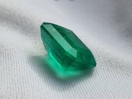 Emerald 3.73 ct, GRS certificate, minor treatment, Colombia