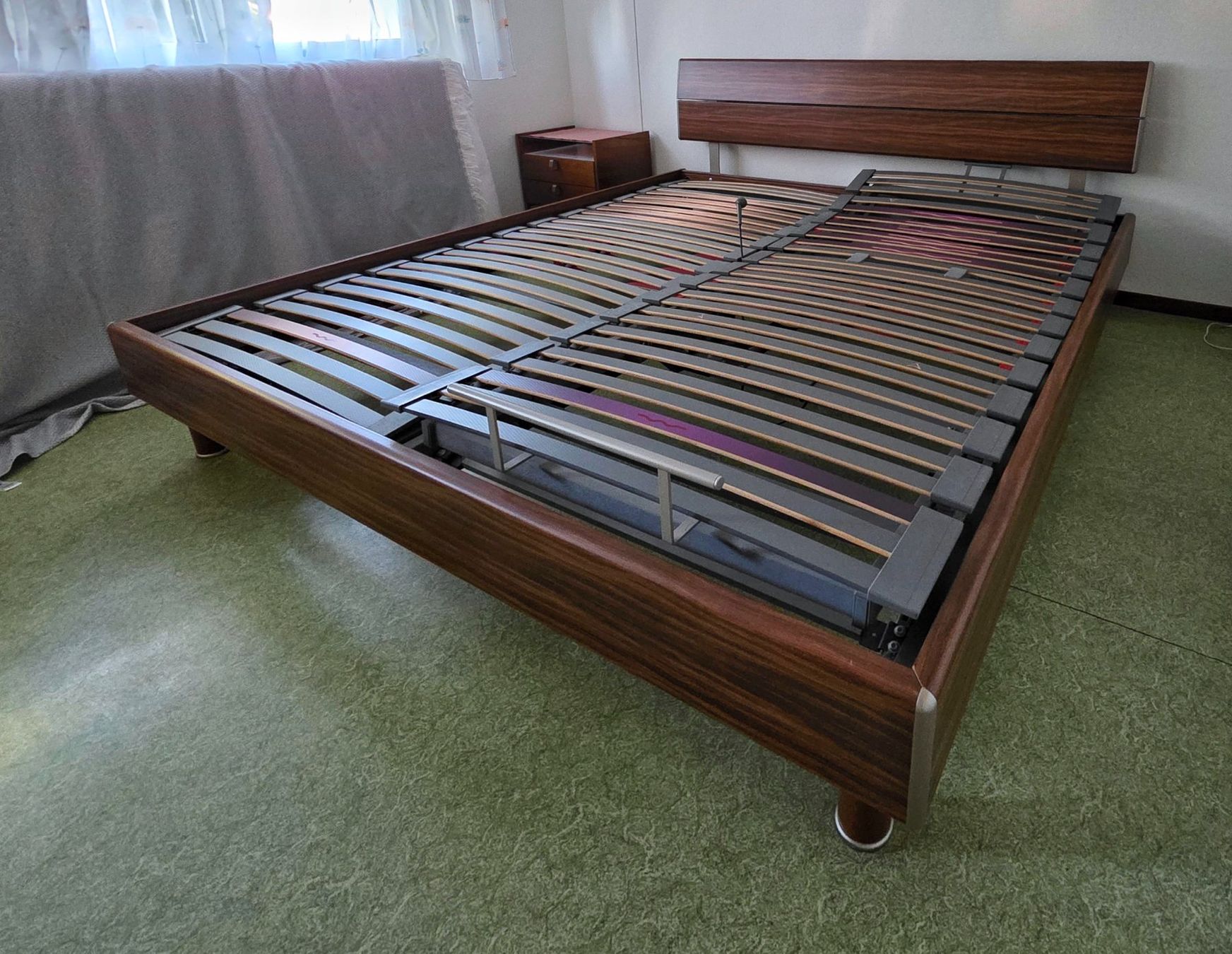 Betten: Doppelbett 200x180 mit einseitig verstellbarem Rost – Gebraucht aus Dotzigen von Housi69 2