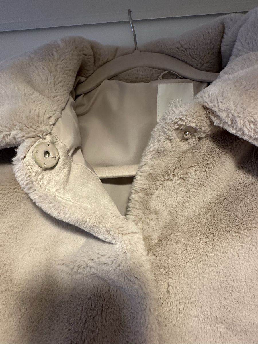 H&M Giacche: H&M Felljacke, Grösse S, beige. Kuschelig durch den Winter! – Usato da Zürich venduto da _aangela 1