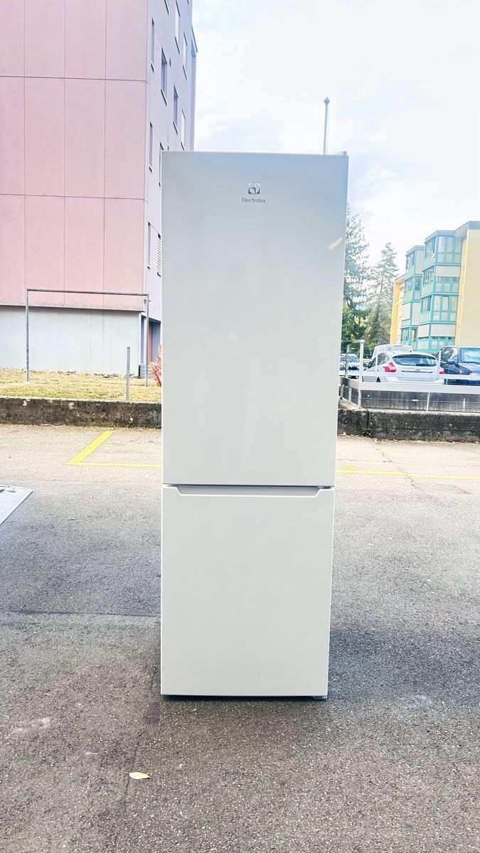 Electrolux Kühlschrank: Electrolux Kühlschrank Weiss – Neu (gemäss Beschreibung) aus Embrach von yap_jwh6