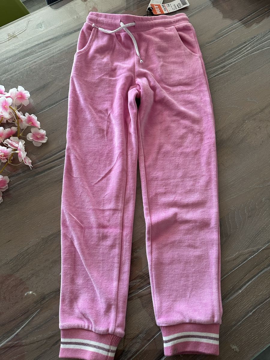 Pantaloni: Neue Mädchen Jogginghose Gr. 134 pink – Nuovo e nell'imballaggio originale da Safenwil venduto da Whoopie1