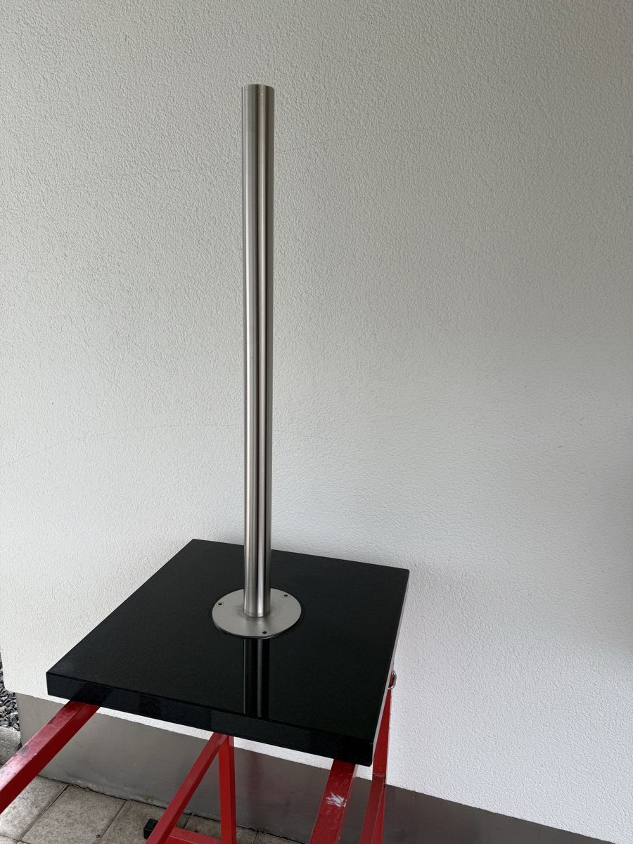 Altro in Decorazioni & Accessori: Granitsockel mit Stahlrohr – Usato da Oberägeri venduto da billig1000