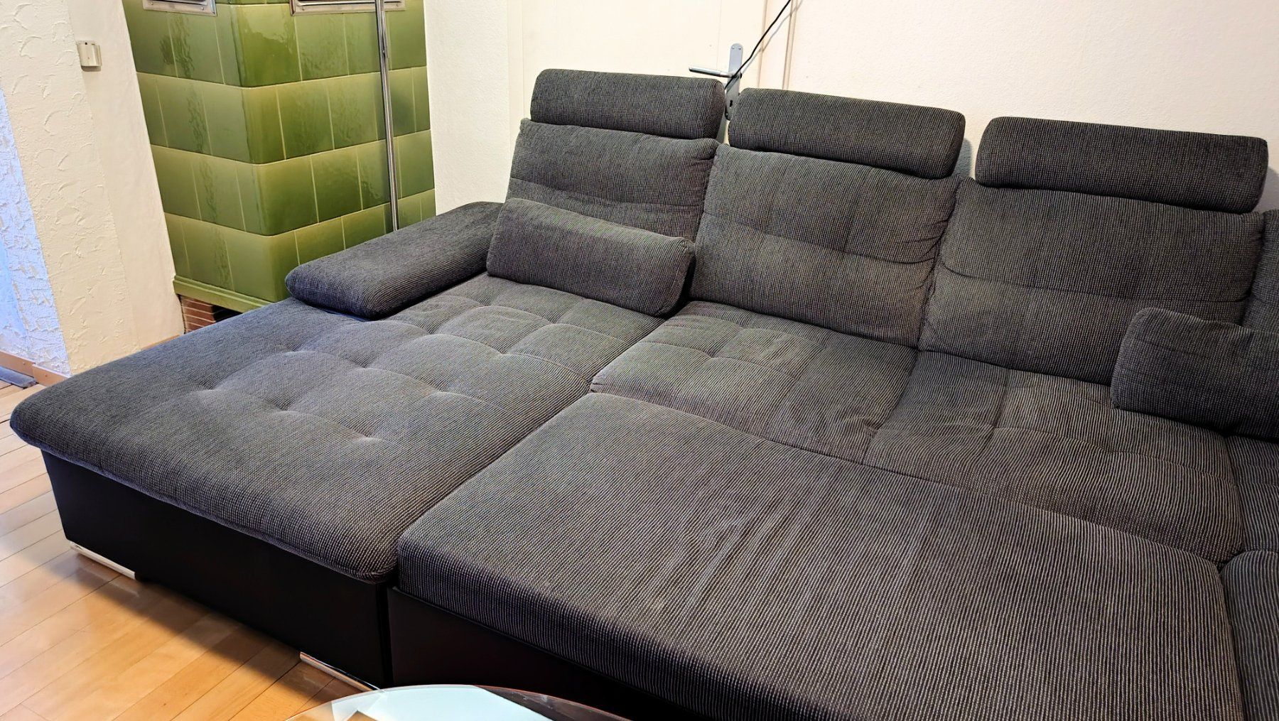 Divani: Grosses Sofa / Bettsofa mit Bettzeugkasten + Salontischli – Usato da Luzern venduto da sandy-mary 3