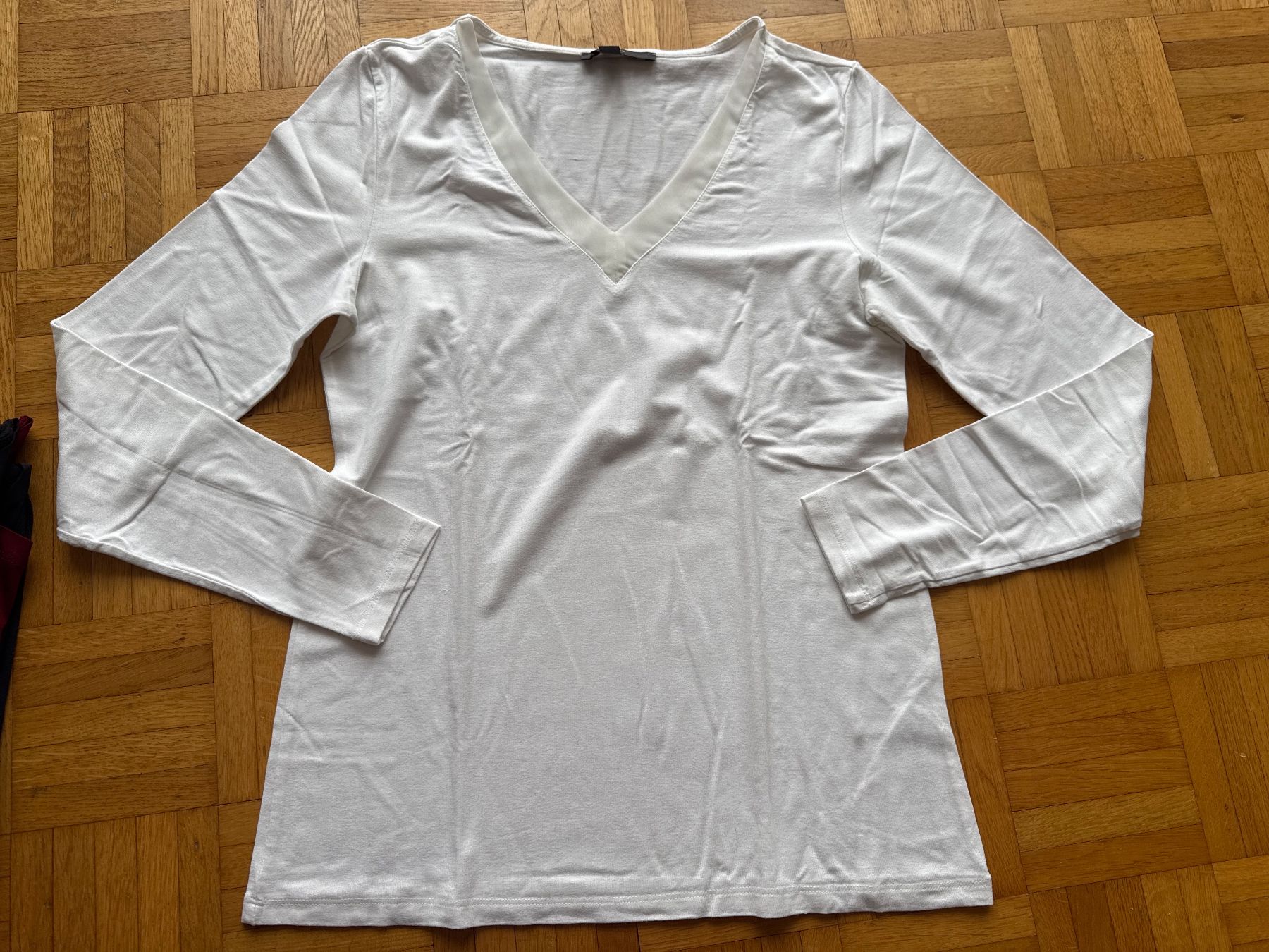 Esprit Lotti di vestiti: 4 Esprit V-Ausschnitt Shirts Gr. S, Damen – Usato da Winterthur venduto da britsi 5