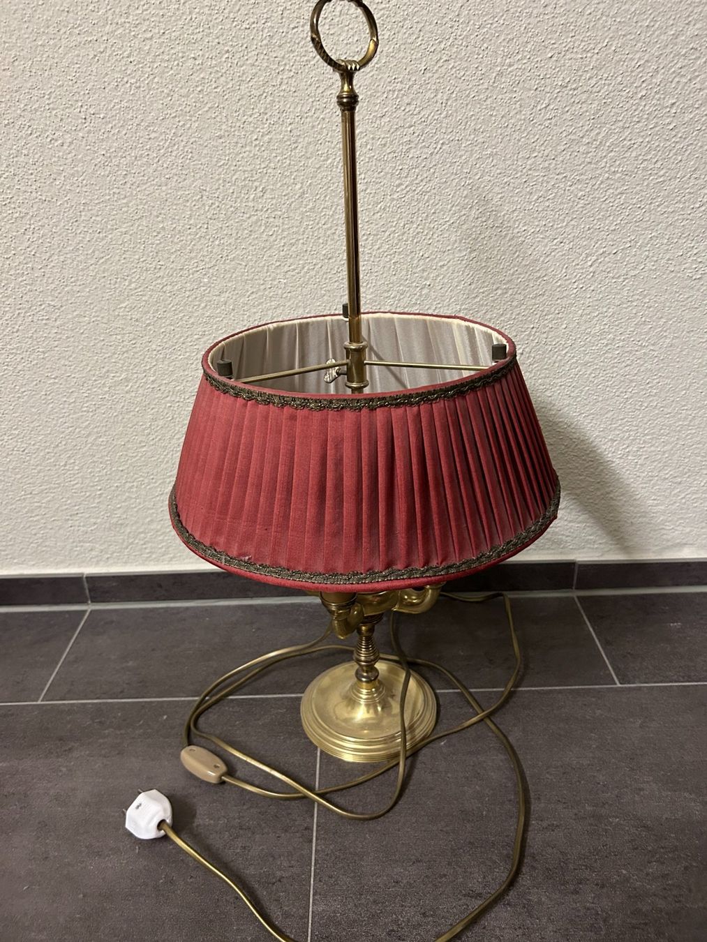 Lampade: Antike Tischlampe mit verstellbarem Lampenschirm – Usato da Hagendorn venduto da Teora66