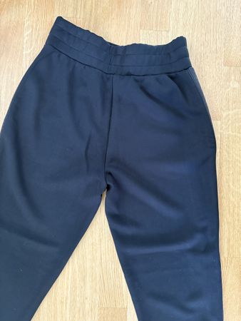 Guess Sporthose schwarz Grösse M neu mit Etikette