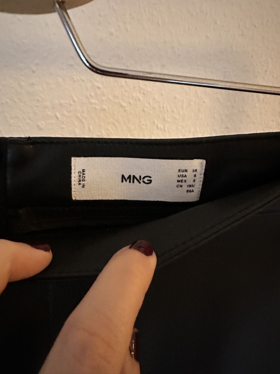 Mango Gonne: Jupe effet cuir noir Mango – Nuovo (secondo la descrizione) da Genève venduto da Kamill79 1
