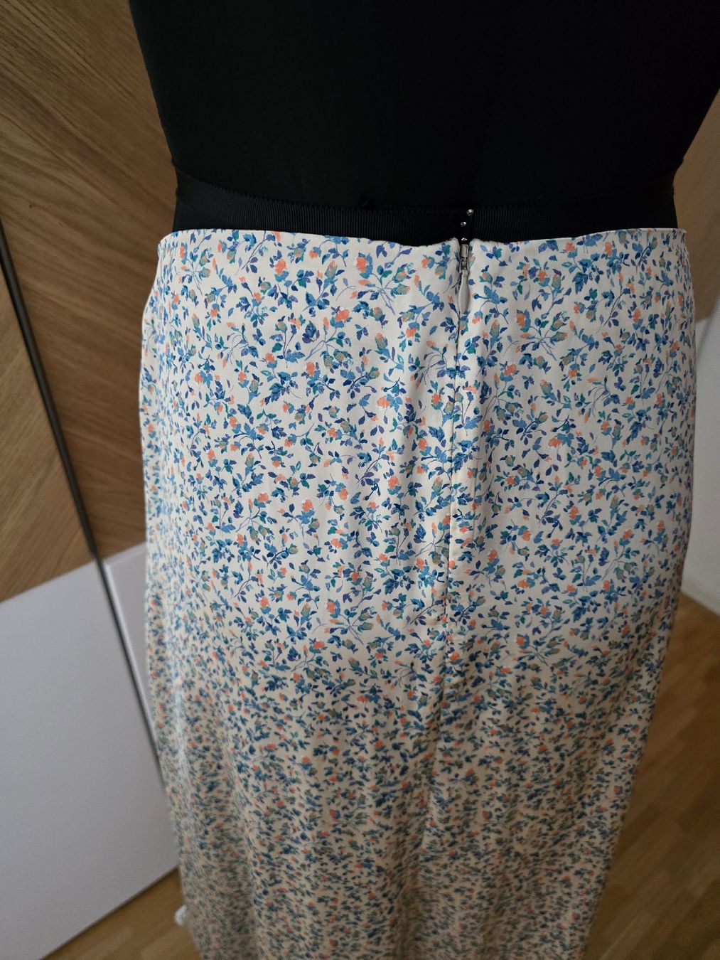 Zara Jupes: Zara Rock, Grösse L, Blumenmuster – D'occasion à Zürich par ale_bg2x 3