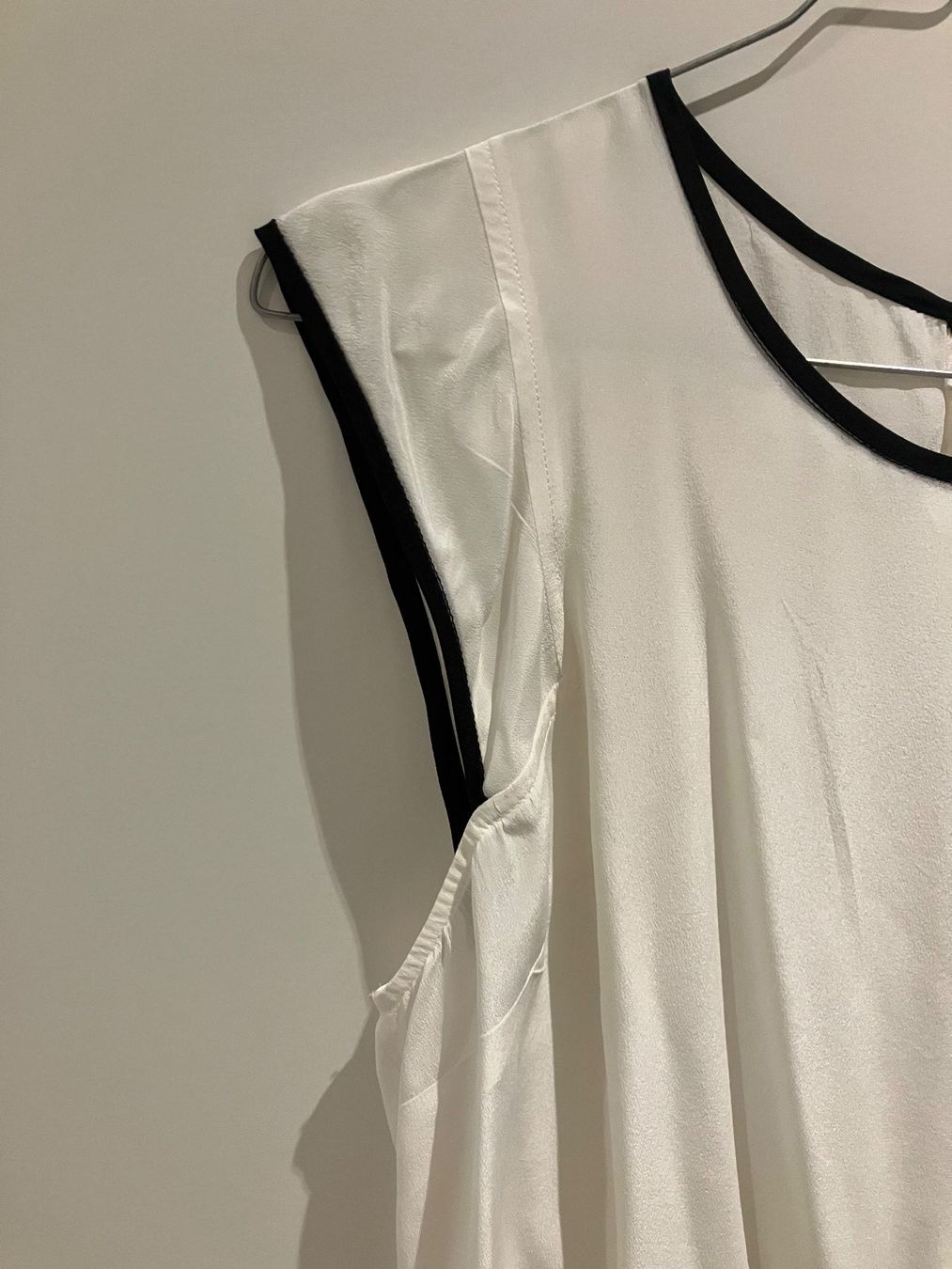 Sandro Top: Sandro - top en soie blanche – Usato da Vich venduto da SophieCo 1