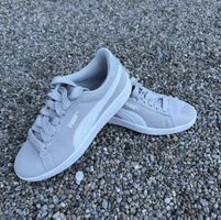Sneakers Puma, grau/weiss, Gr. 40, NEUWERTIG