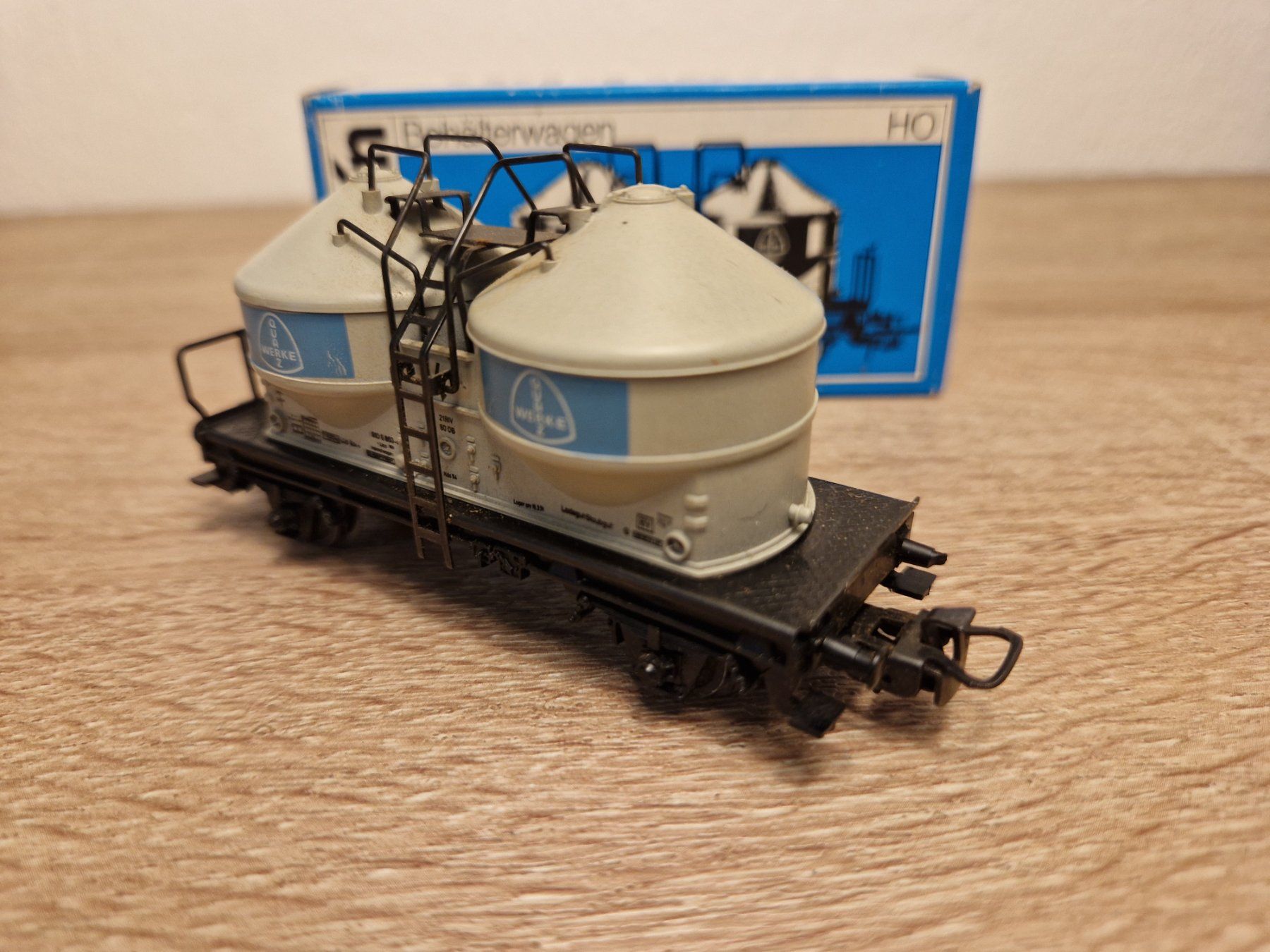 Märklin Modellini di ferrovie: Märklin 4661 Behälterwagen DB H0 – Usato da St-Aubin-Sauges venduto da tantome 3