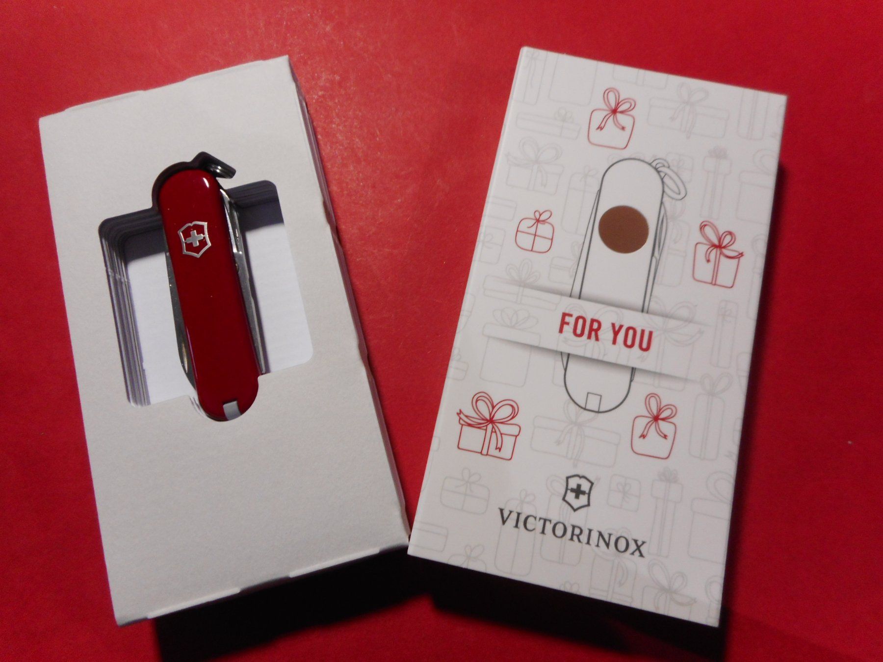 Victorinox Coltelli tascabile: Victorinox Set - Classic's in Geschenksbox – Nuovo e nell'imballaggio originale da Rotkreuz venduto da Hubbil 1