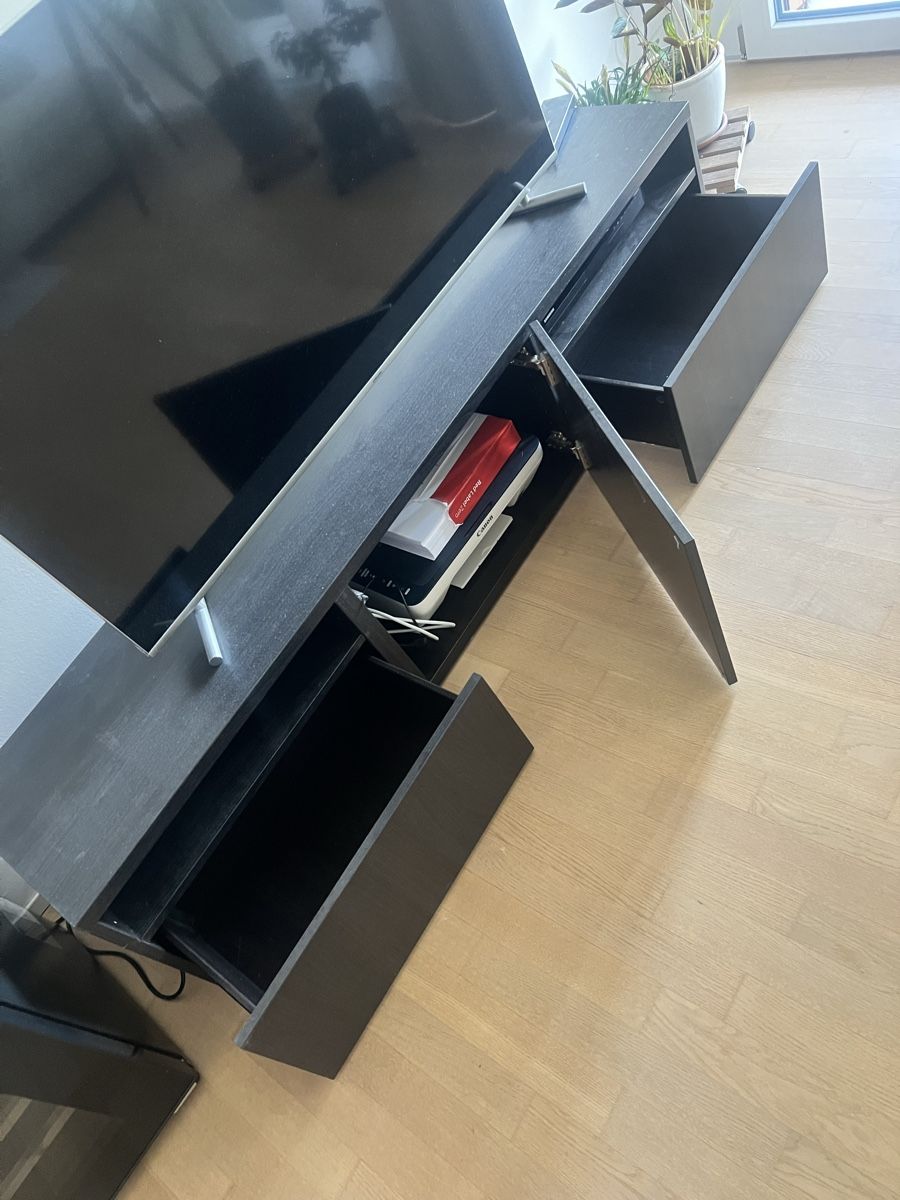 Ikea Mobili TV: Lowboard dunkelgrau mit Türen und Schubladen gute Zustand – Usato da Islikon venduto da bia_7l8s 4