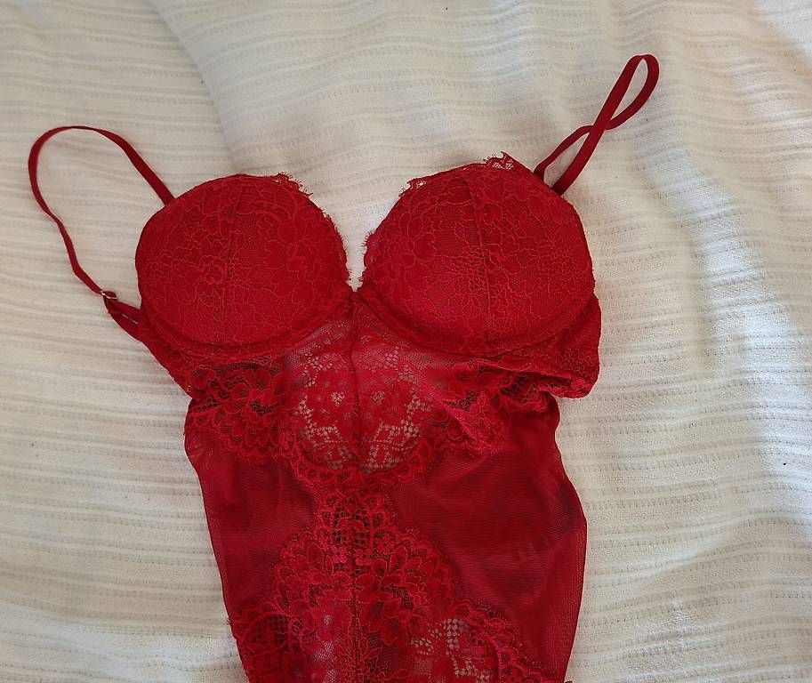 Autres dessous: Spitzen-Dessous-Set grün & rot / Grösse S – D'occasion à Affoltern am Albis par Feather 3