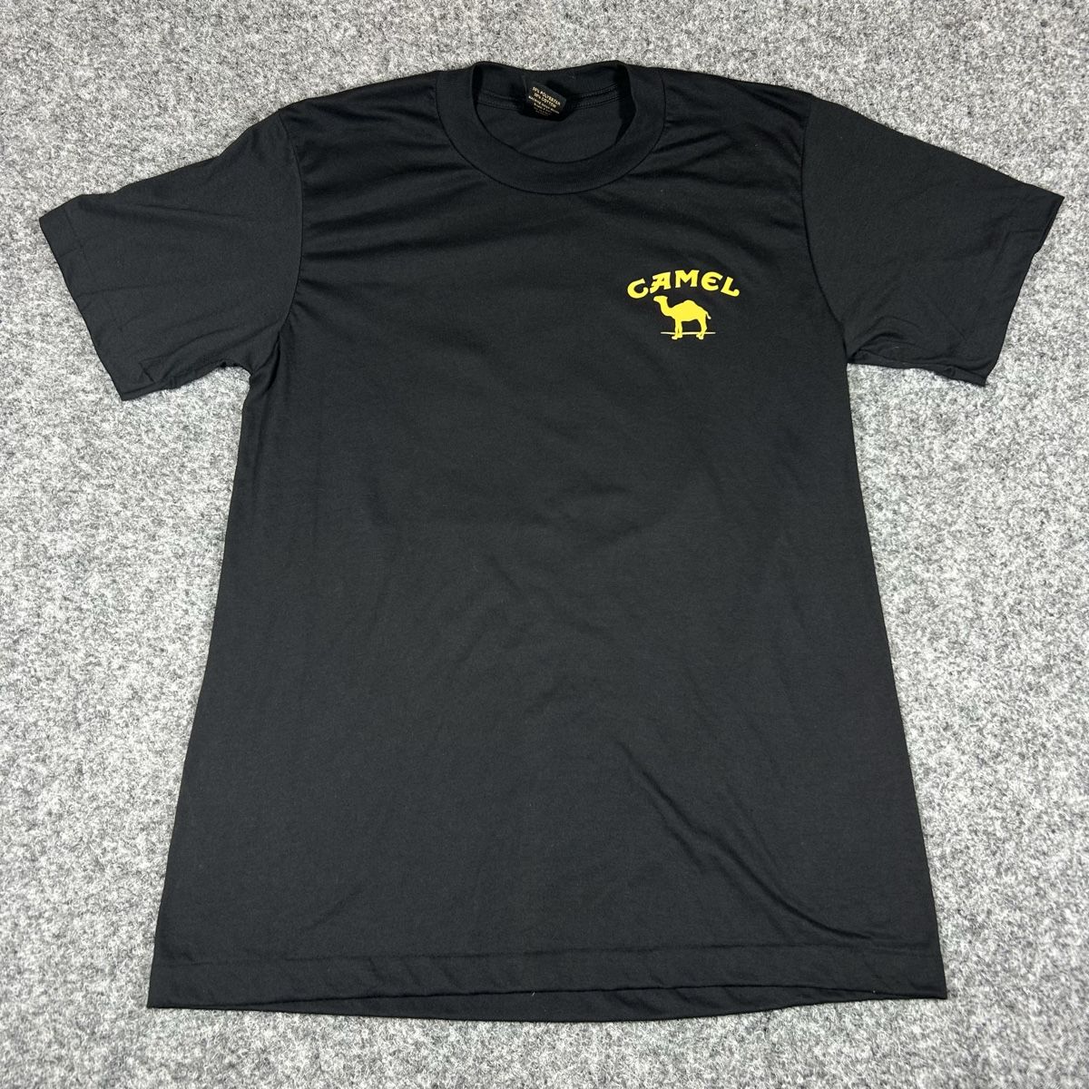 T-shirt: Camel vintage black – Nuovo (secondo la descrizione) da La Sagne NE venduto da Matlasape 1