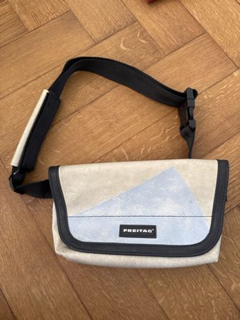 F41 HAWAII FIVE-0 Messengertasche klein