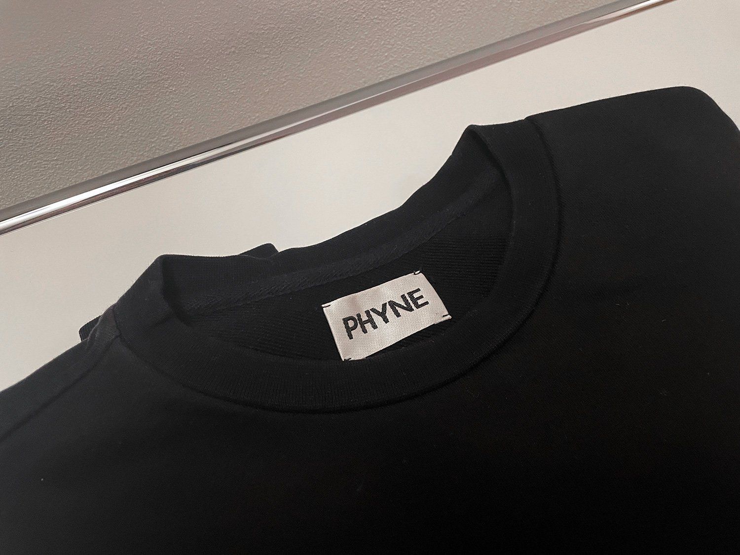 Maglioni & Felpe: PHYNE Pullover in Schwarz – Usato da Maienfeld venduto da formdok 4