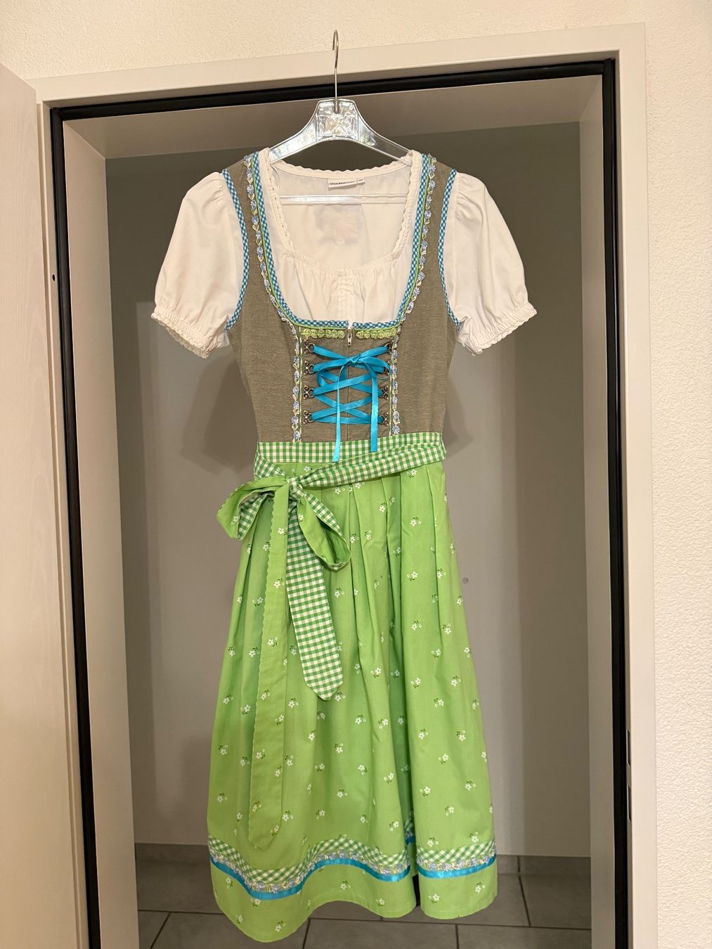 Kleider: Dirndl von Stockerpoint – Gebraucht aus Riehen von Guefeli0