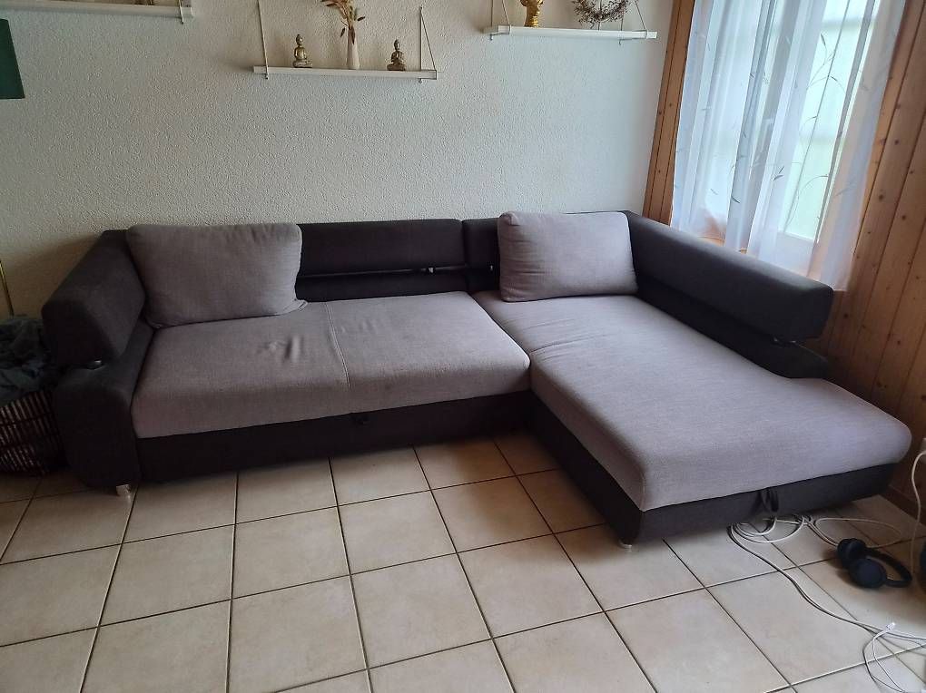 Sofas: Ecksofa mit Bettfunktion – D'occasion à Uttigen par Vanessa1931