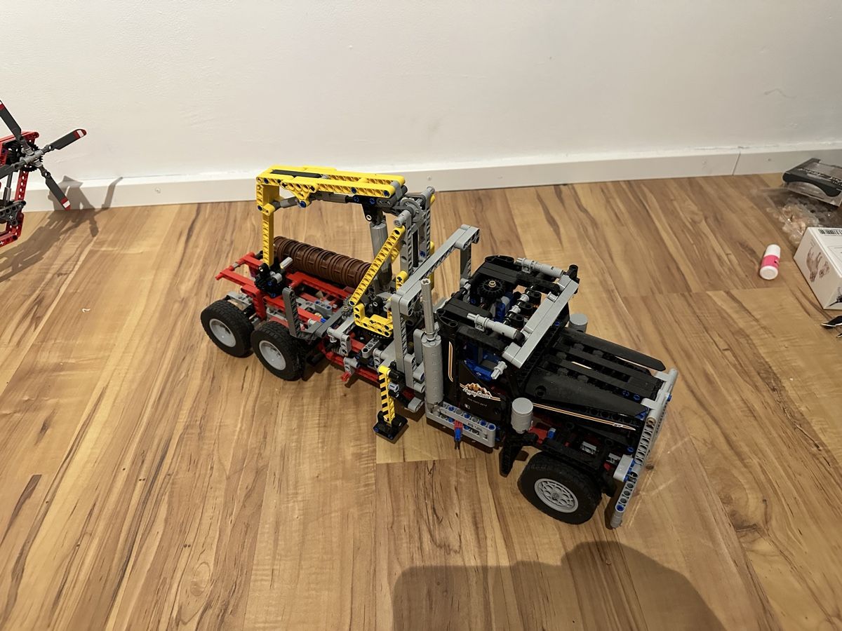 Lego Jouets: Holztransporter Lego Technik 9397  – Défectueux à Bassersdorf par Trampolin8634