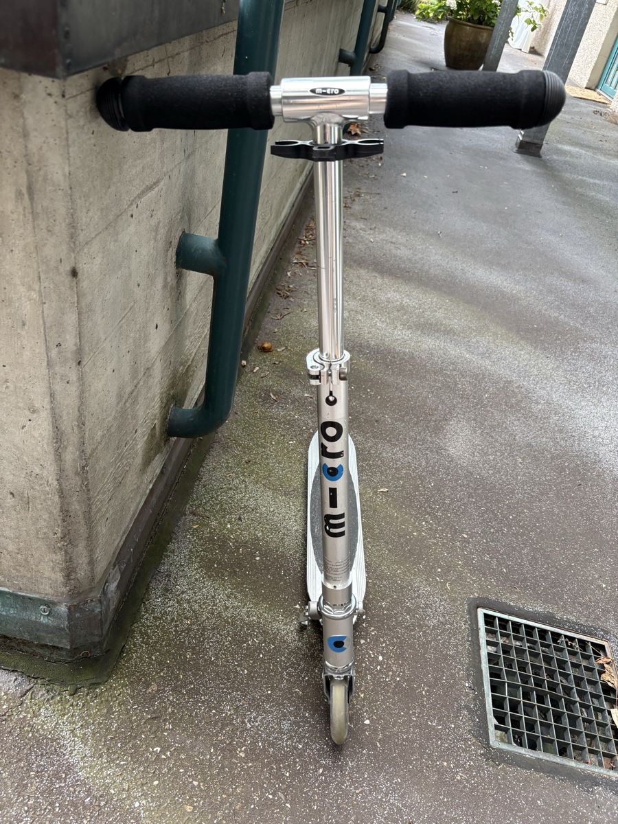 Micro Kickboard: MICRO SPRITE LED Der klassische Aluminiumscooter – D'occasion à Zürich par cmon.aleks 1