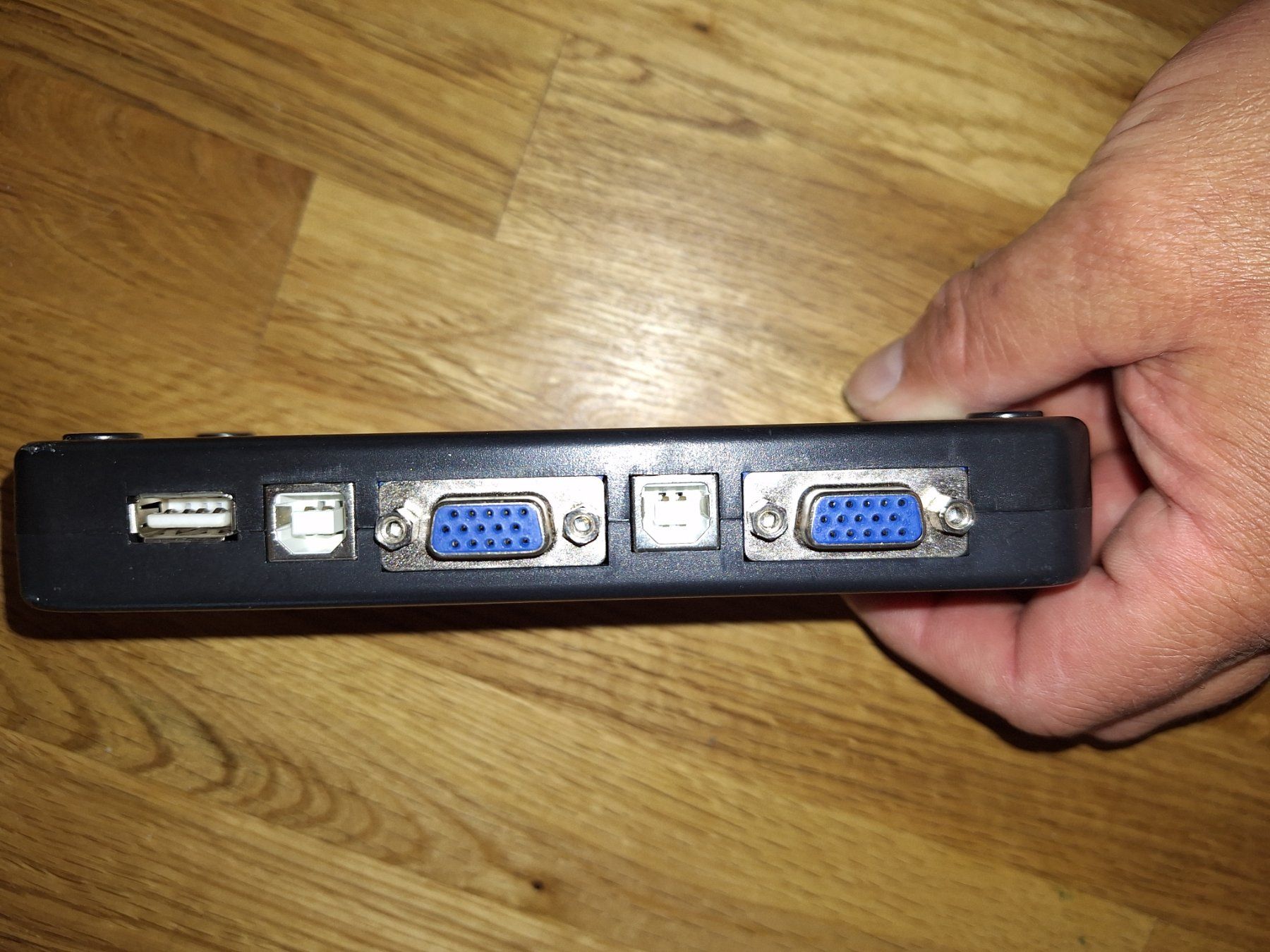 PC: 4-Port USB 2.0 KVM-Switch (Modell: KVM-41UA) – Usato da Untervaz venduto da Zollhaus1 1