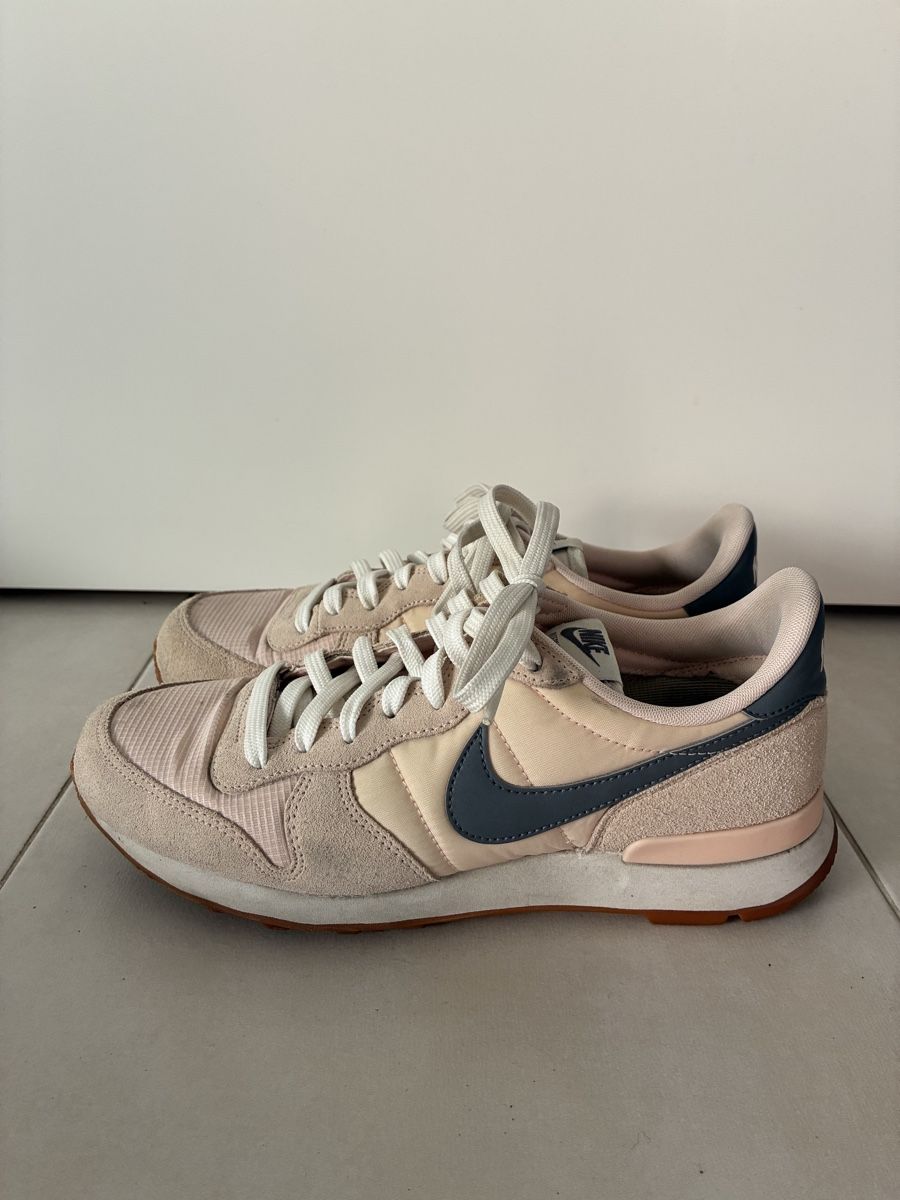 Nike Scarpe da donna: Baskets Nike Internationalist rose poudré – Usato da Lausanne venduto da Gabrie 1