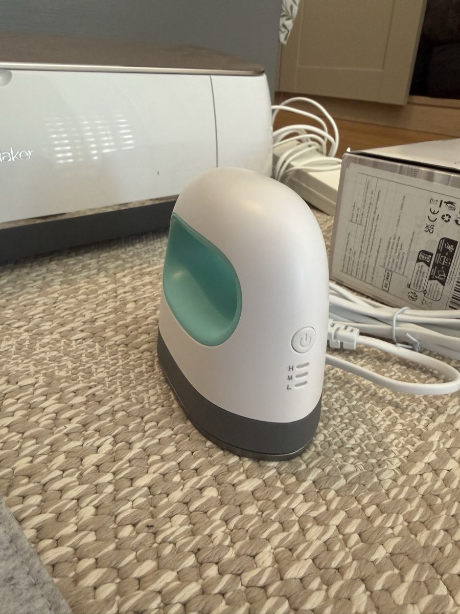 Alle Maschinen: Cricut Maker With Mini Press & Accessories – Gebraucht aus Aarau von Agp_Thrift44 6