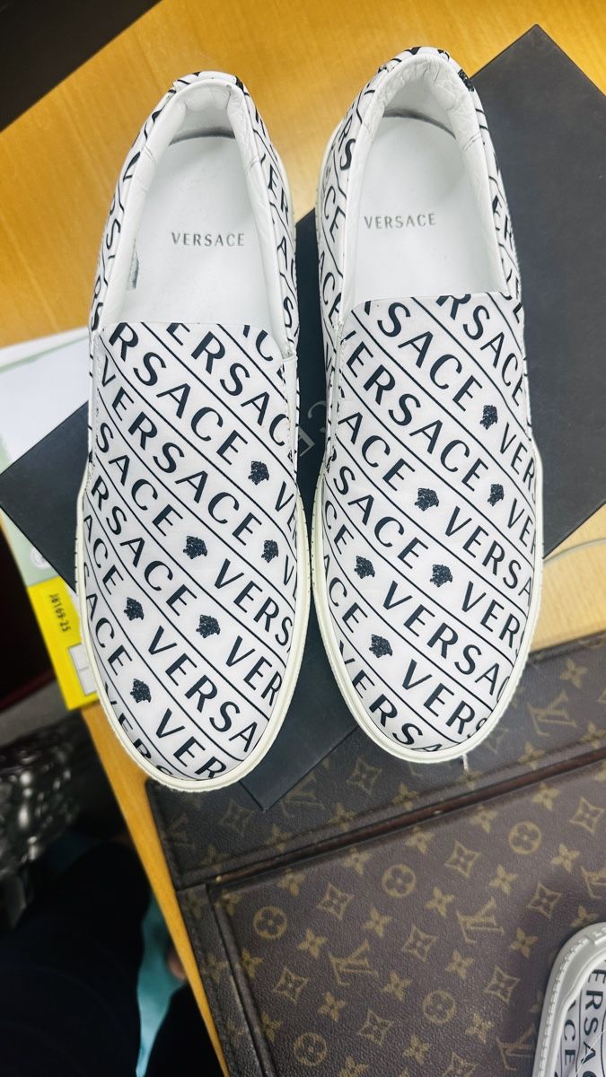 Versace Scarpe da uomo: Versace Sommer Schuhe Gr 42 – Nuovo e nell'imballaggio originale da Lachen SZ venduto da HelvetiaLuxury 2