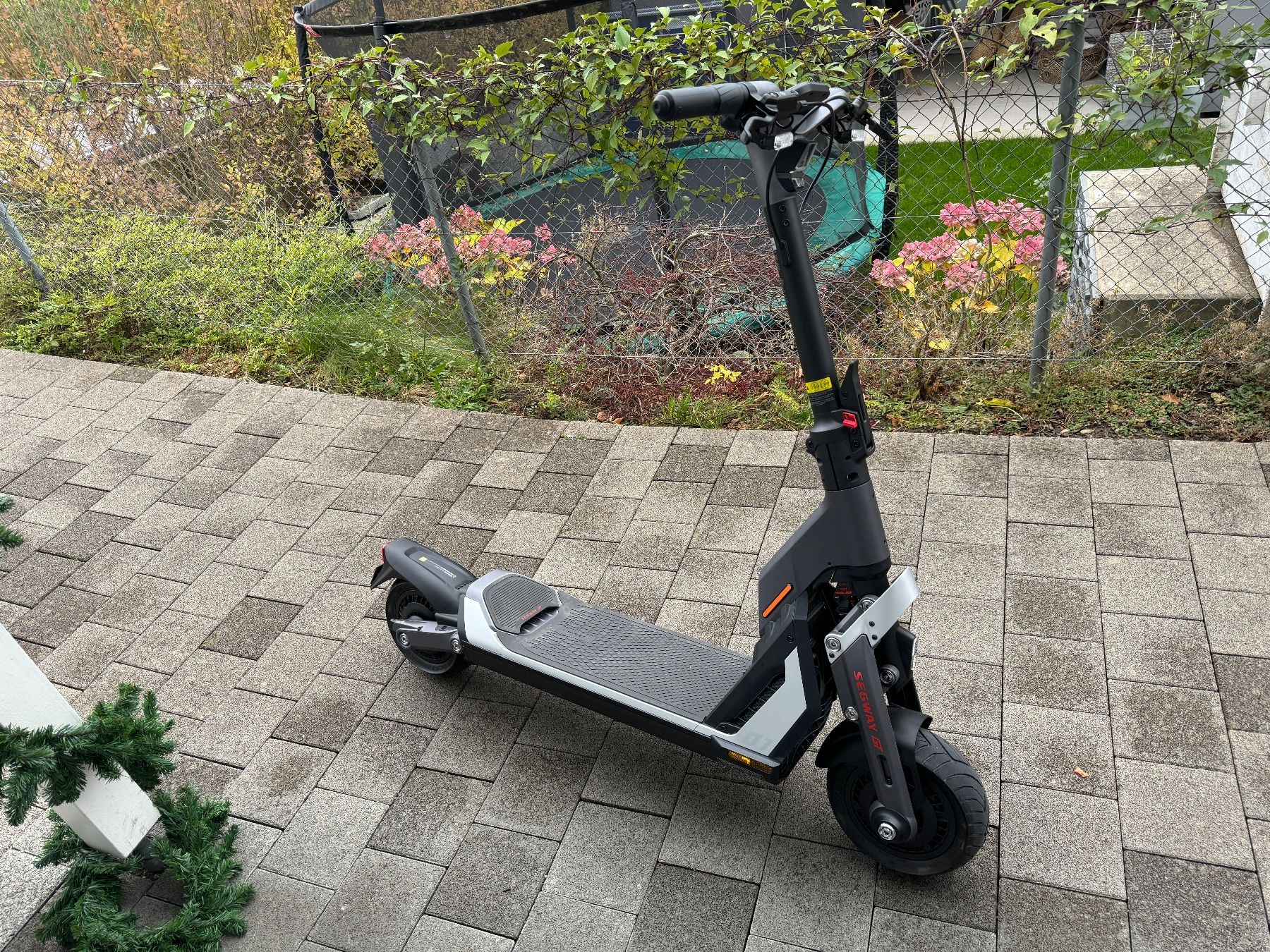 Segway Kickboard: Segway-Ninebot KickScooter GT1D – Usato da Horgen venduto da Auction-Kings