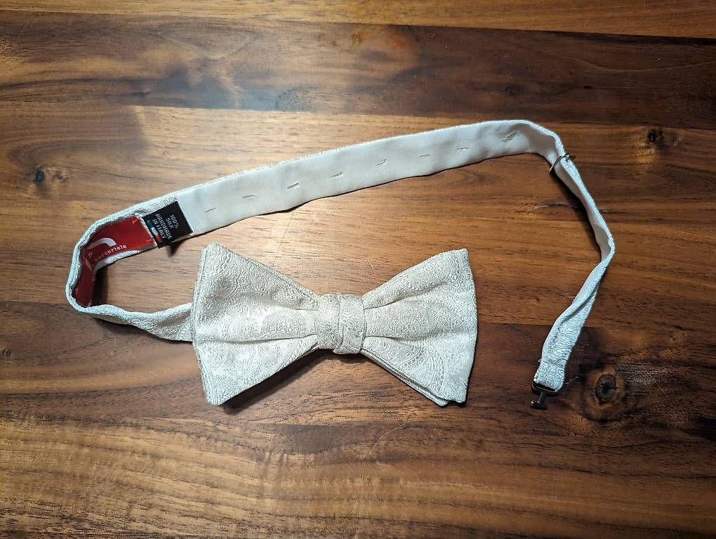 Gilets & Westen: Weste/Gillet, festlich, mit Fliege und Pochette – Gebraucht aus Münchenstein von chr_mc7x 3