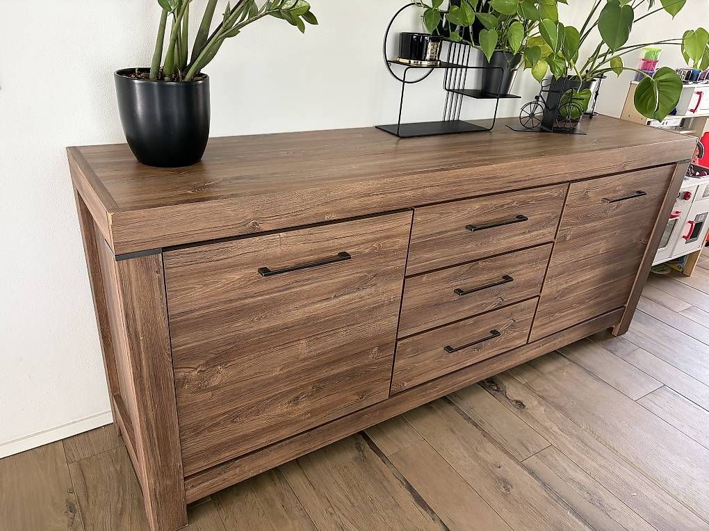 Cassettiere: Wohnzimmer Set / Möbeln + Couchtisch + Sideboard – Usato da St. Gallen venduto da mac_8rtz