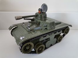 Tank Joustra no 10 Tchad jouet vintage en tôle sans moteur