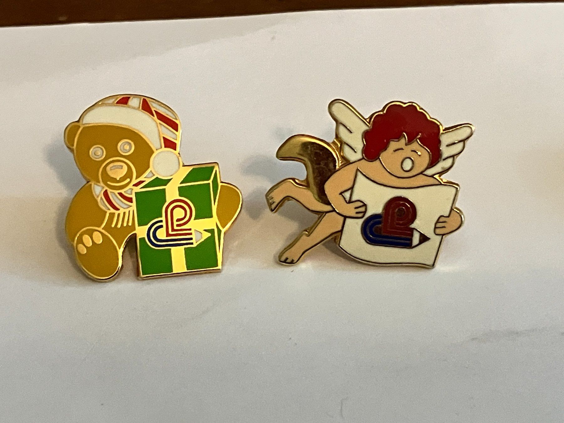 Placchette & Badge: 2 Pin Papeterie – Usato da Basel venduto da djwwpp