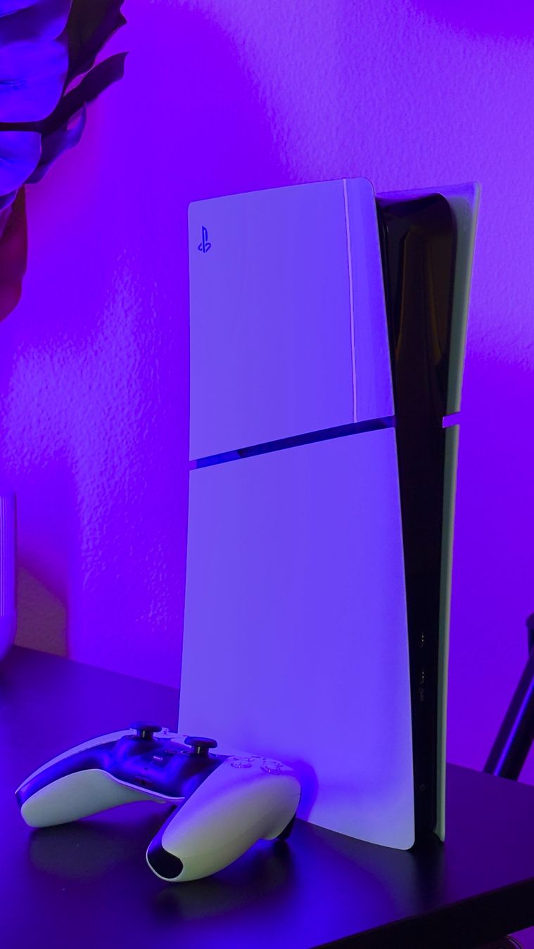 Sony Console: PlayStation 5 Slim Digital Edition mit Controller wie neu – Nuovo (secondo la descrizione) da Luzern venduto da robinstutz