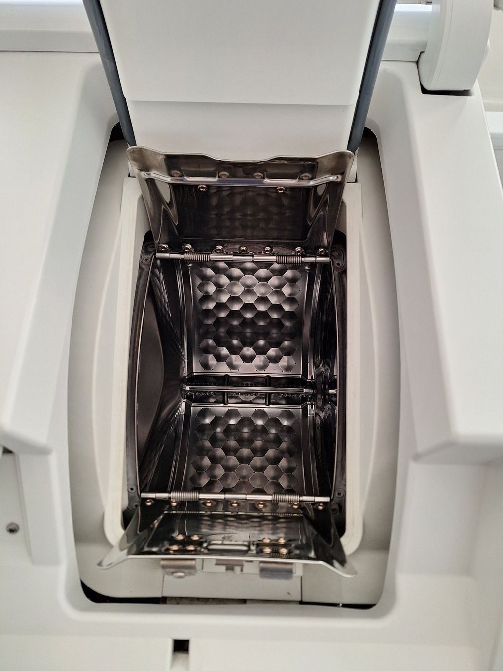 Miele Lavatrici: Waschmaschine Toplader – Usato da Romanshorn venduto da Morfeus1 2