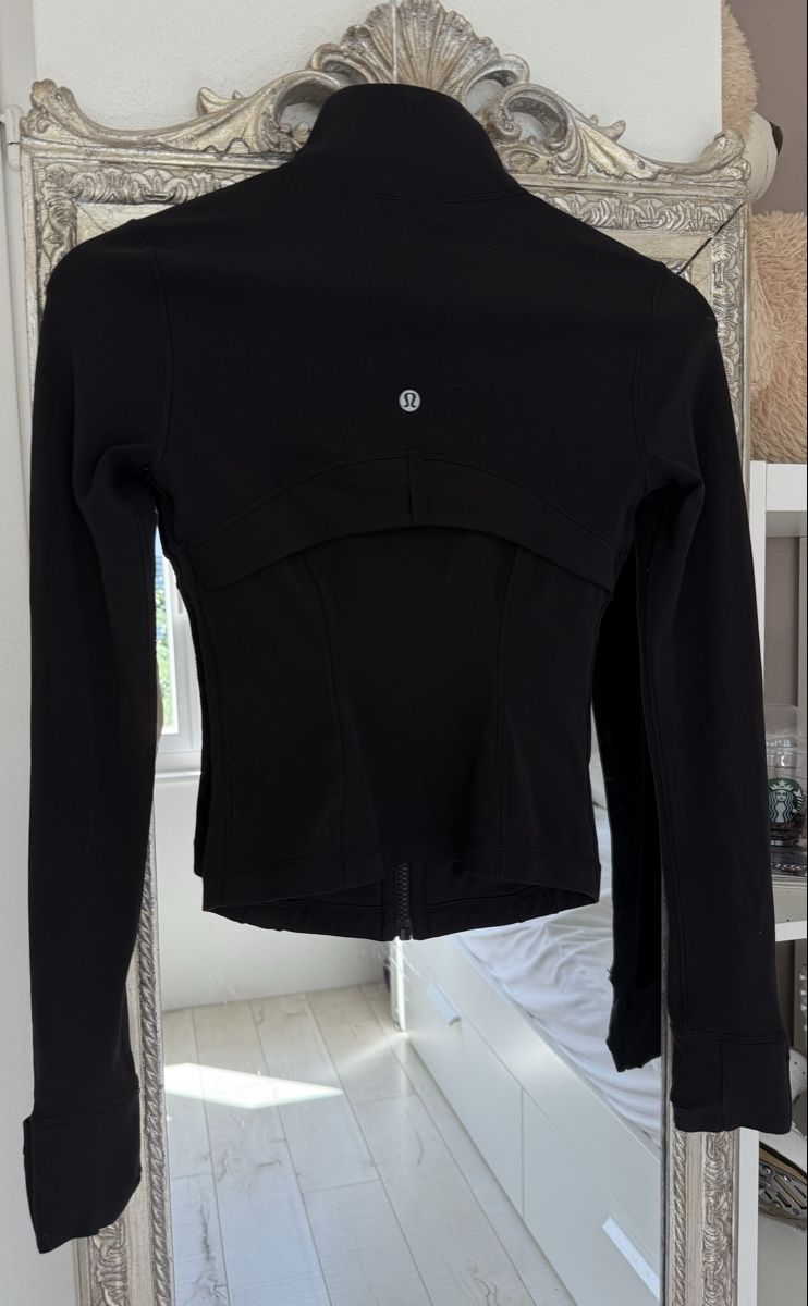 Lululemon Vestes: Lululemon devine jacket, black, size 0 – D'occasion à Meilen par ver_bh9r 1