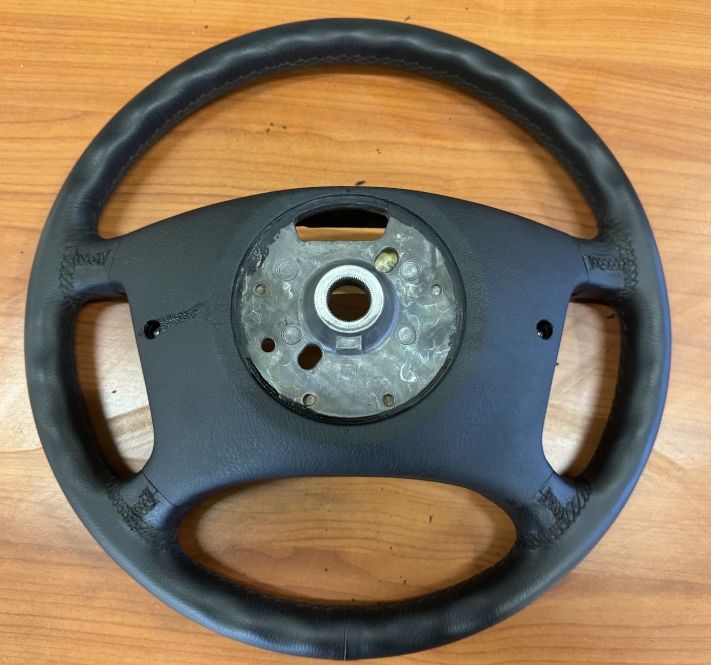 BMW Toutes les pièces auto: BMW X3 E83 Volant cuir 4 branches – D'occasion à Satigny par rfo59 5