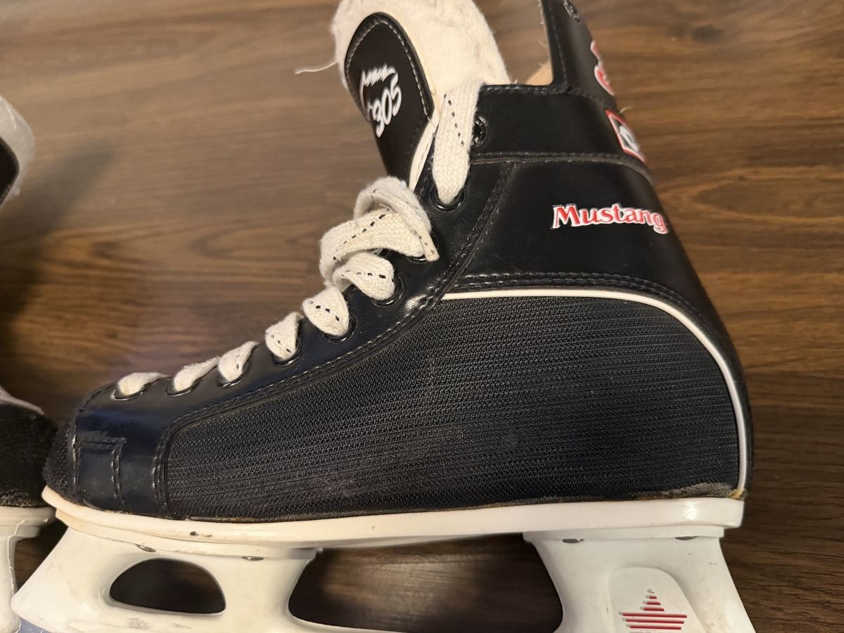 Ccm Pattini da ghiaccio: CCM Mustang Ice Skates - 305 - size 36 – Usato da BADEN venduto da Sprinz 1